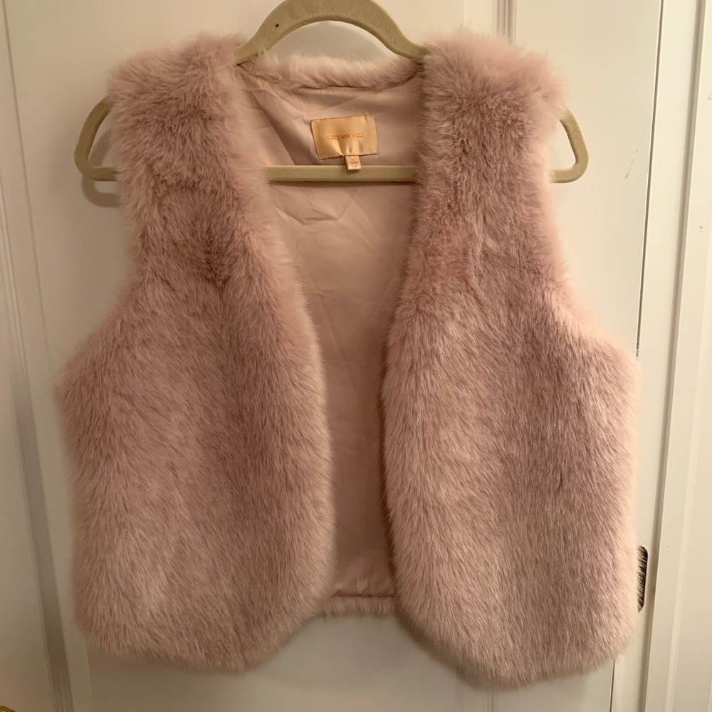 Skies are blue faux pink fur vest!